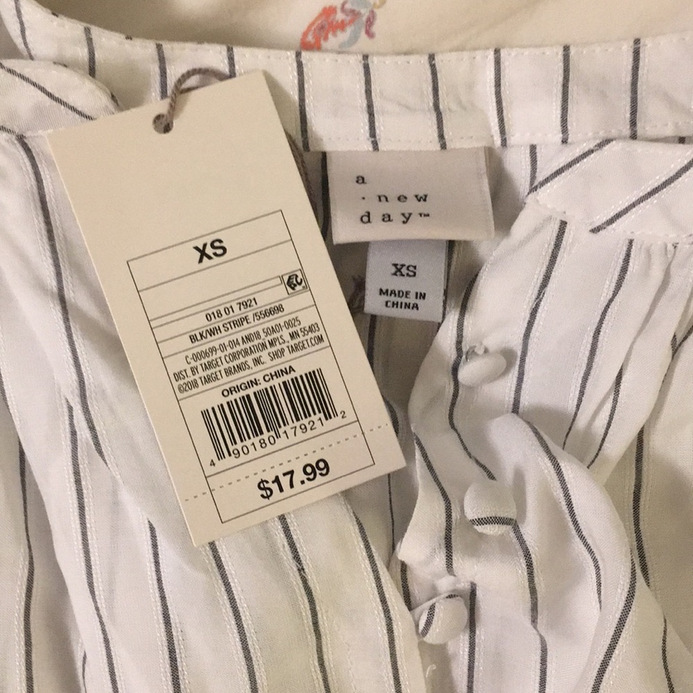 Striped Sleeveless Blouse - Picture 2 of 3